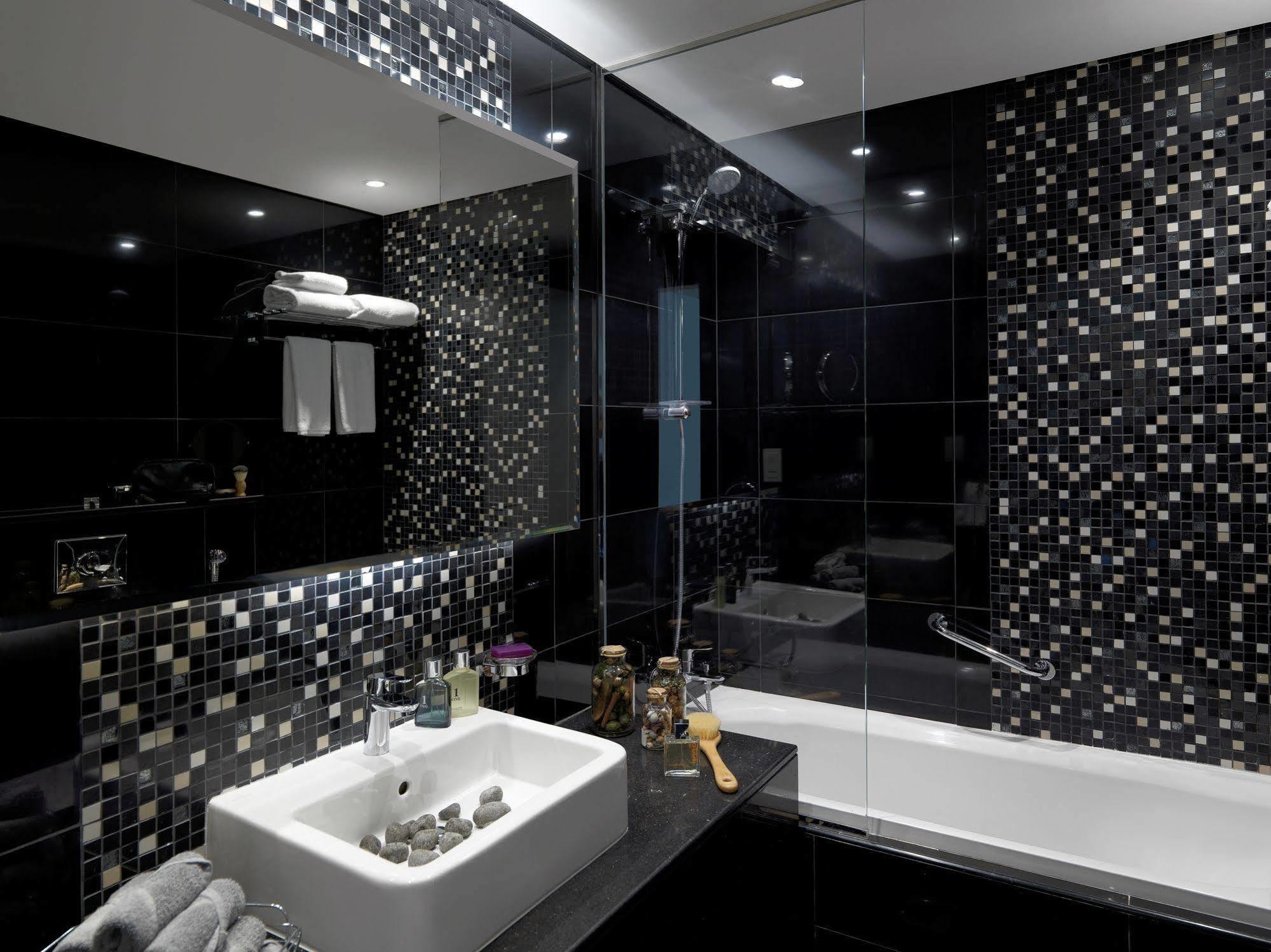 Damac Maison The Vogue Dubai Exterior foto Bathroom