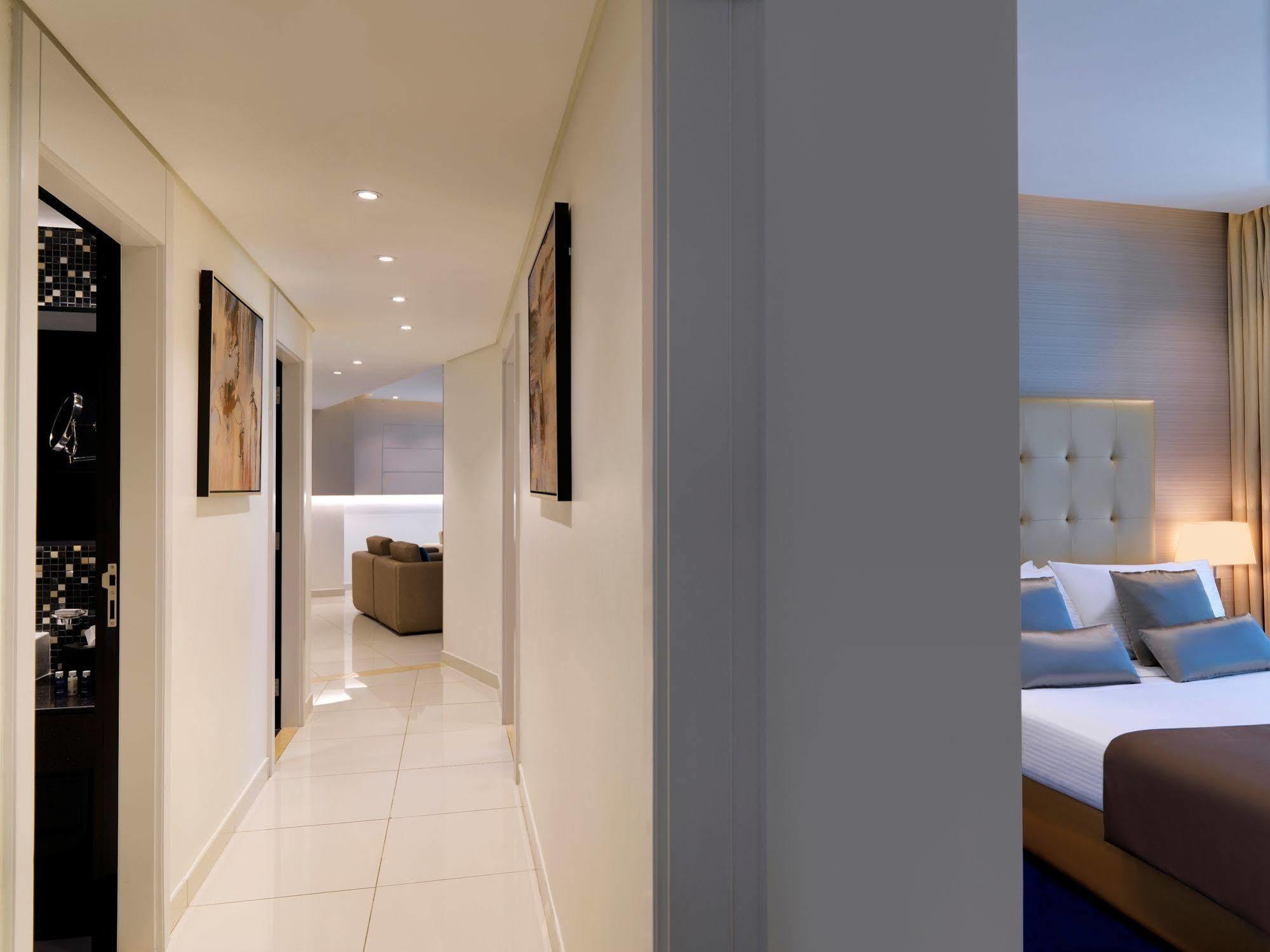 Damac Maison The Vogue Dubai Exterior foto A suite at the hotel